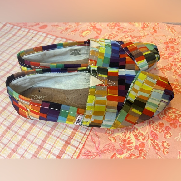 Toms Rainbow Pride Multicolor Geometric Slip On Flats Womens Size 7 Colorful! - Picture 3 of 8